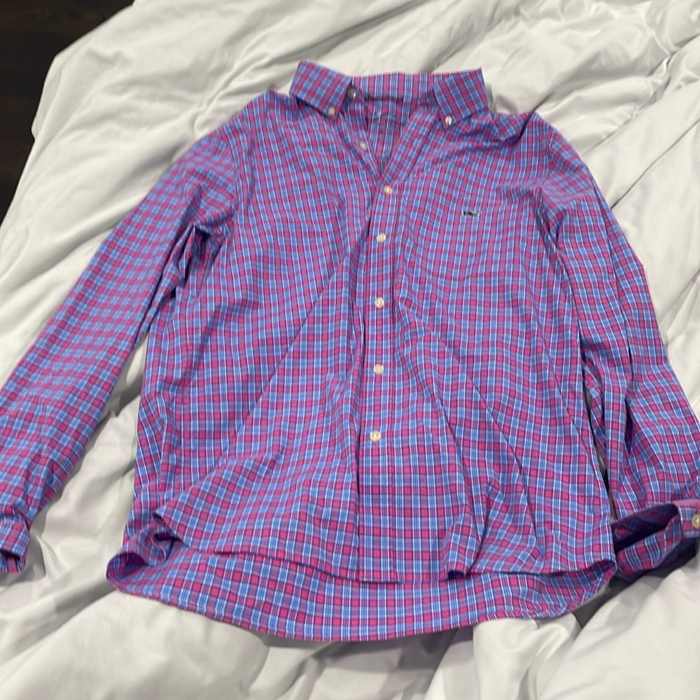 Vineyard Vines On-The-Go Performance button down. Size medium. Never worn.